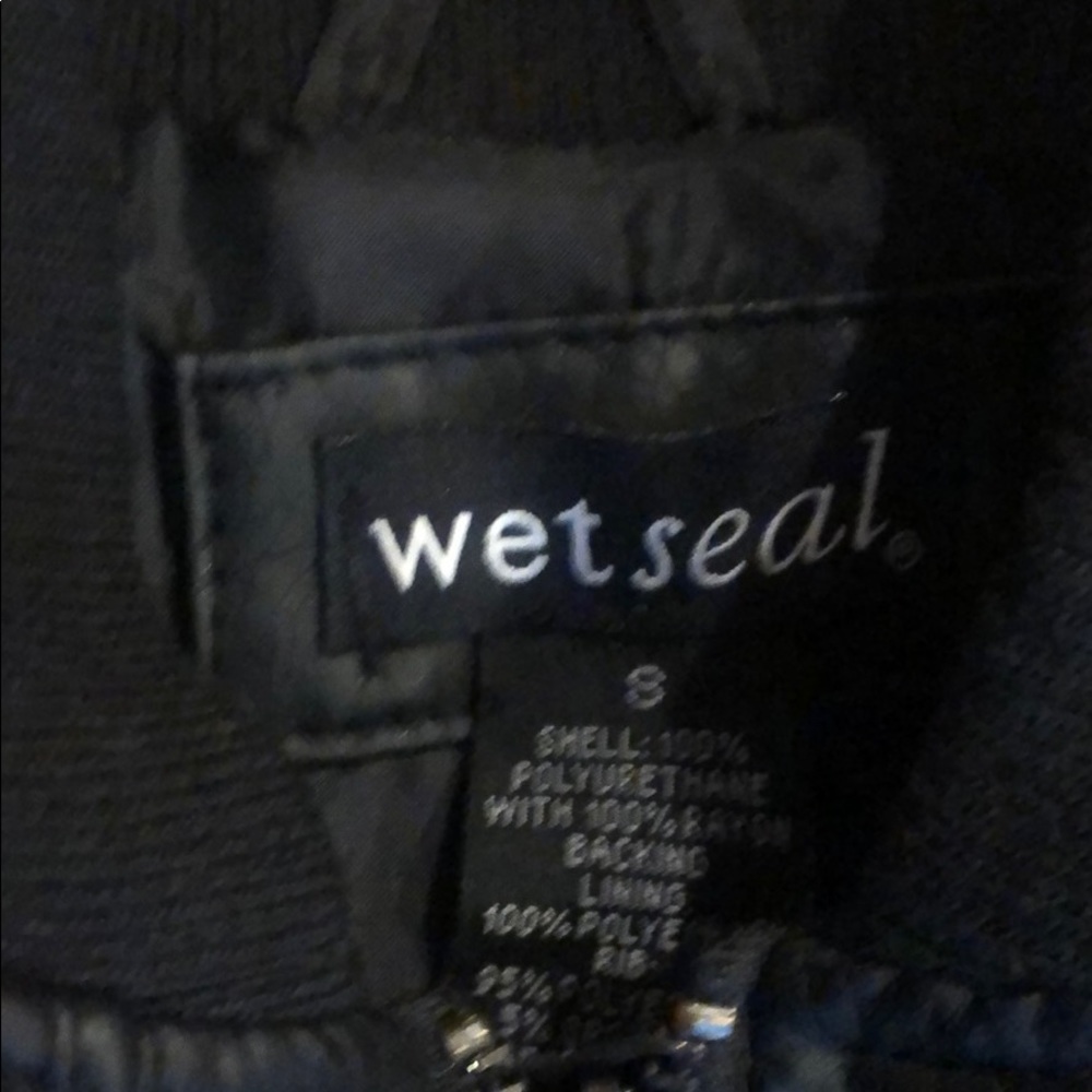 Bomber jackets - Picture 3 of 3